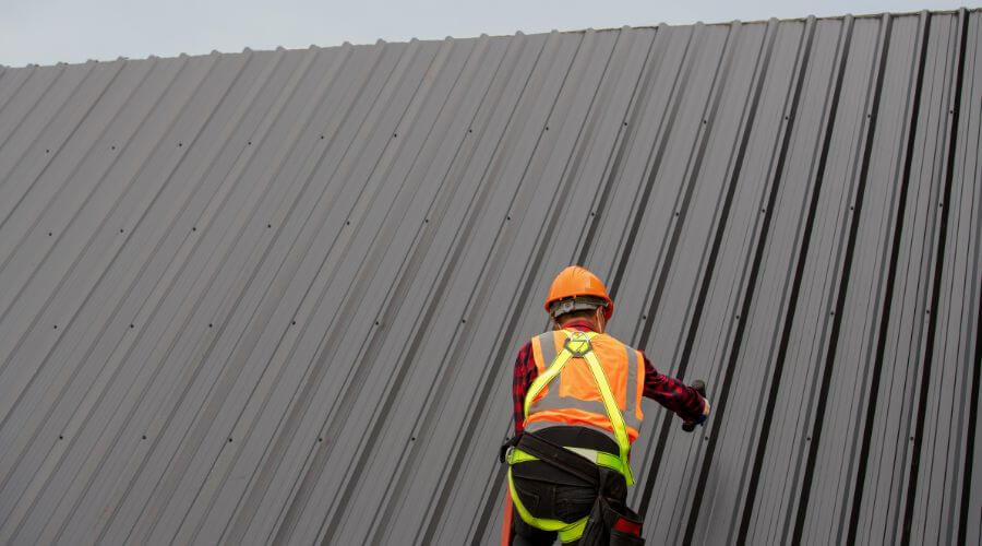 Professional metal roof installation services in Pittsburg, IL